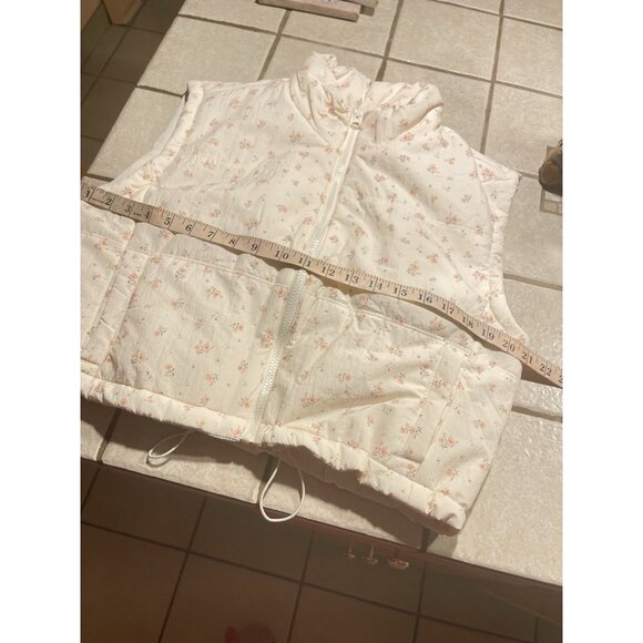 THREAD + SUPPLY Women’s Quilted Puffer Vest Warm Cute Soft Outdoors Welt Pockets - Picture 14 of 16